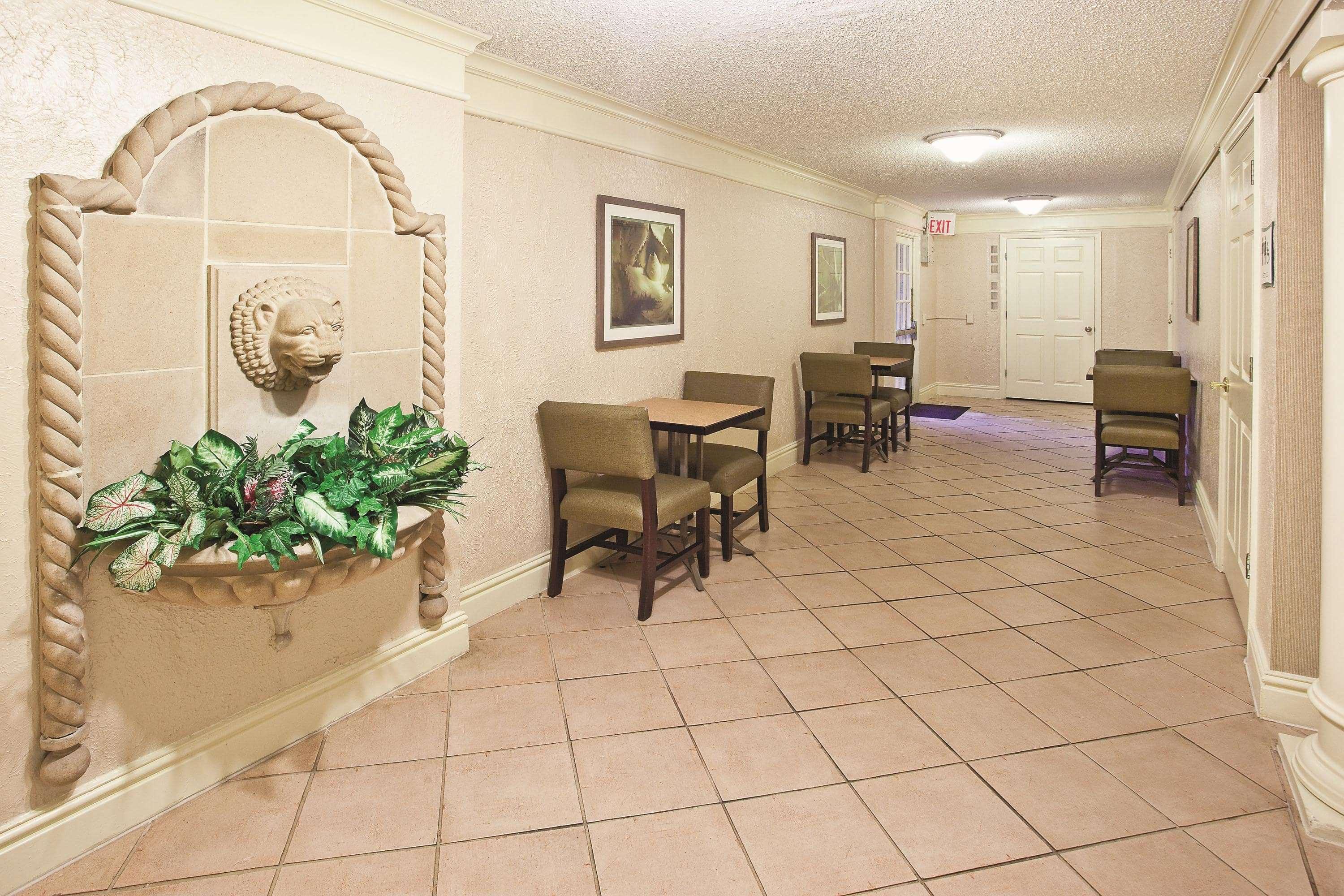 Howard Johnson By Wyndham Columbus Fort Moore Kültér fotó