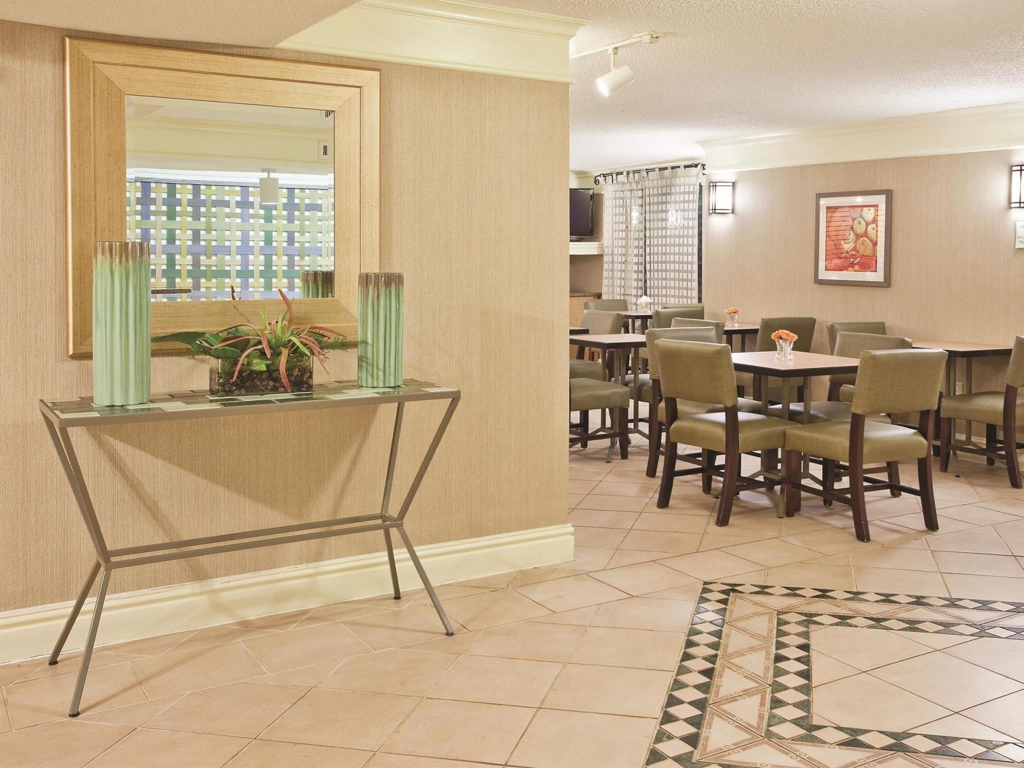 Howard Johnson By Wyndham Columbus Fort Moore Kültér fotó